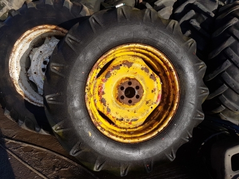 Ford Rear Wheel And Tyre 16.9/14-30 - Roda untuk Traktor: gambar 1 Ford Rear Wheel And Tyre 16.9/14-30 - Roda untuk Traktor: gambar 1