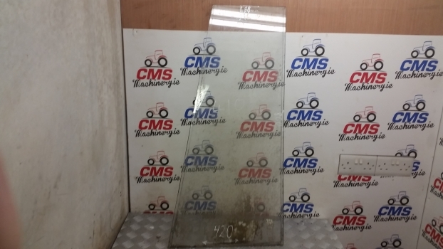 Jcb Cab Glass 82720239 82720139 - Jendela dan bagian: gambar 1 Jcb Cab Glass 82720239 82720139 - Jendela dan bagian: gambar 1