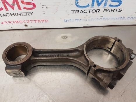John Deere 2140, 2040, 2650, 2850 Engine Con Rod Re42733, R80032, R113612 - Batang penghubung untuk Traktor: gambar 1 John Deere 2140, 2040, 2650, 2850 Engine Con Rod Re42733, R80032, R113612 - Batang penghubung untuk Traktor: gambar 1