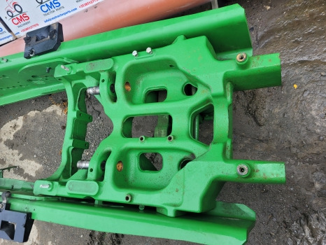 John Deere 6145r, 6215r Front Axle Support Assy L207531, L213734, L223495 - Penangguhan: gambar 2 John Deere 6145r, 6215r Front Axle Support Assy L207531, L213734, L223495 - Penangguhan: gambar 2
