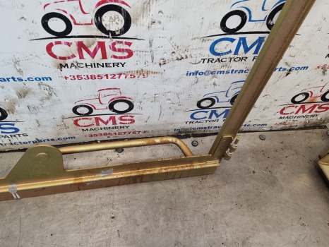 Kramer Kt407 Cab Door Windows Top Frame, Zinc Electroplating - Pintu dan bagian: gambar 4 Kramer Kt407 Cab Door Windows Top Frame, Zinc Electroplating - Pintu dan bagian: gambar 4