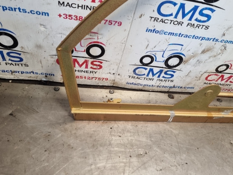 Kramer Kt407 Cab Door Windows Top Frame, Zinc Electroplating - Pintu dan bagian: gambar 3 Kramer Kt407 Cab Door Windows Top Frame, Zinc Electroplating - Pintu dan bagian: gambar 3