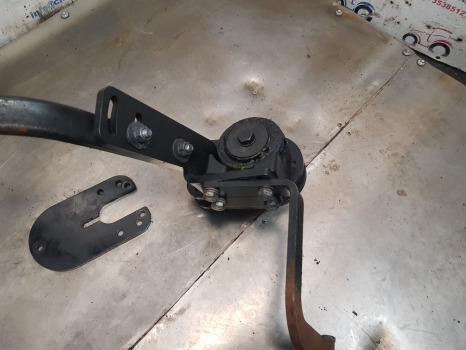 Kubota M5092 Front Axle Mudguard Bracket Lhs Assy - Spatbor: gambar 5 Kubota M5092 Front Axle Mudguard Bracket Lhs Assy - Spatbor: gambar 5