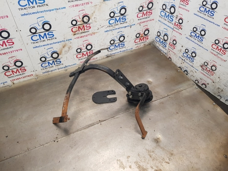 Kubota M5092 Front Axle Mudguard Bracket Lhs Assy - Spatbor: gambar 1 Kubota M5092 Front Axle Mudguard Bracket Lhs Assy - Spatbor: gambar 1