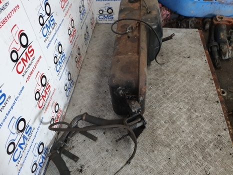 Lamborghini 1106 4wd Right Hand Side Diesel Tank 0.257.8143.3/40 - Tangki bahan bakar untuk Traktor: gambar 3 Lamborghini 1106 4wd Right Hand Side Diesel Tank 0.257.8143.3/40 - Tangki bahan bakar untuk Traktor: gambar 3