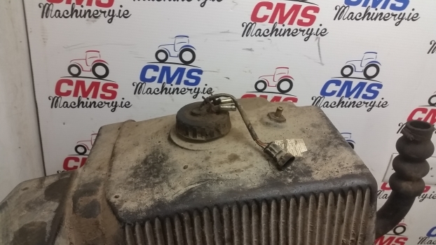 Landini Mythos Series 115 Additional Fuel Tank Assembly 3652138m92, 3652133j9c - Tangki bahan bakar untuk Traktor: gambar 3 Landini Mythos Series 115 Additional Fuel Tank Assembly 3652138m92, 3652133j9c - Tangki bahan bakar untuk Traktor: gambar 3
