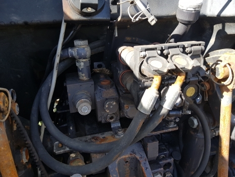 Landini Mythos Series Mythos 115, Mythos Spool Valve Valves Assembly - Katup hidrolik: gambar 2 Landini Mythos Series Mythos 115, Mythos Spool Valve Valves Assembly - Katup hidrolik: gambar 2