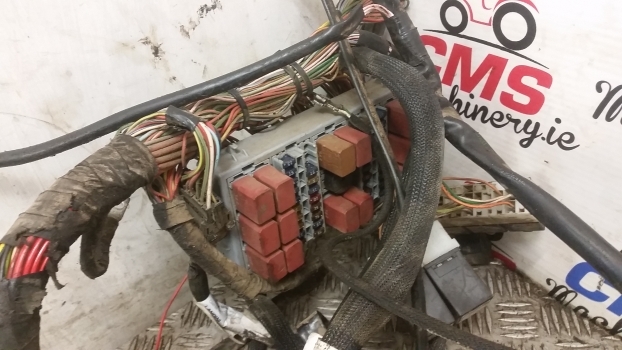 Landini Mythos Tdi 115 Cab Fuse Box Wiring Loom Set - Kabel/ Kawat harness untuk Traktor: gambar 3 Landini Mythos Tdi 115 Cab Fuse Box Wiring Loom Set - Kabel/ Kawat harness untuk Traktor: gambar 3
