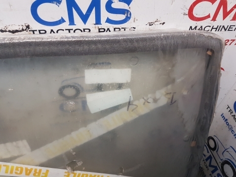 Massey Ferguson 300, 350, 375, 390, 398, 399 Cab Glass Rear Window 3477716m1 - Jendela dan bagian untuk Traktor: gambar 3 Massey Ferguson 300, 350, 375, 390, 398, 399 Cab Glass Rear Window 3477716m1 - Jendela dan bagian untuk Traktor: gambar 3