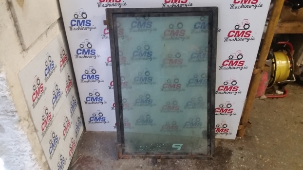 Massey Ferguson 50 Hx S Cab Rear Window Left Assembly - Jendela dan bagian untuk Backhoe loader: gambar 1 Massey Ferguson 50 Hx S Cab Rear Window Left Assembly - Jendela dan bagian untuk Backhoe loader: gambar 1