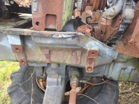 Massey Ferguson 5450 Front Axle Support Frame Bolster - As roda depan untuk Peralatan pertanian: gambar 1 Massey Ferguson 5450 Front Axle Support Frame Bolster - As roda depan untuk Peralatan pertanian: gambar 1
