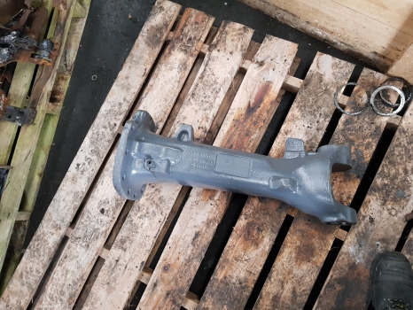 Massey Ferguson 5612, 5713 Front Axle Casting Rhs 730.01.114.65, 7300181405 - As roda depan untuk Traktor: gambar 1 Massey Ferguson 5612, 5713 Front Axle Casting Rhs 730.01.114.65, 7300181405 - As roda depan untuk Traktor: gambar 1