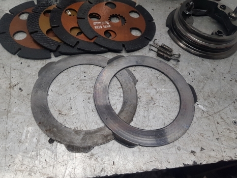 New Holland Lm435a Dana Spicer Brake Actuator Disc Kit 112.07.610.02; 85813919 - Cakram rem untuk Telehandler: gambar 2 New Holland Lm435a Dana Spicer Brake Actuator Disc Kit 112.07.610.02; 85813919 - Cakram rem untuk Telehandler: gambar 2