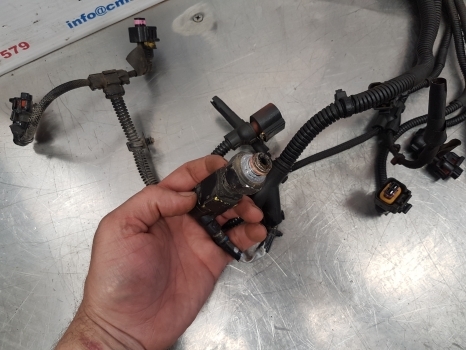 New Holland T5.95 Engine Wiring Loom 5801522047, 504388404 - Kabel/ Kawat harness untuk Traktor: gambar 5 New Holland T5.95 Engine Wiring Loom 5801522047, 504388404 - Kabel/ Kawat harness untuk Traktor: gambar 5