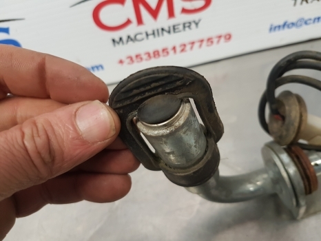 New Holland T5.95, T4, T5, Farmall Rotary Beacon Support 47788367 - Cahaya/ Pencahayaan untuk Traktor: gambar 3 New Holland T5.95, T4, T5, Farmall Rotary Beacon Support 47788367 - Cahaya/ Pencahayaan untuk Traktor: gambar 3