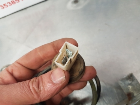 New Holland T5.95, T4, T5, Farmall Rotary Beacon Support 47788367 - Cahaya/ Pencahayaan untuk Traktor: gambar 5 New Holland T5.95, T4, T5, Farmall Rotary Beacon Support 47788367 - Cahaya/ Pencahayaan untuk Traktor: gambar 5