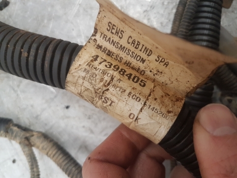 New Holland T5.95, T5.105, T5.115 Transmission Back End Wiring Loom 47398405 - Kabel/ Kawat harness untuk Traktor: gambar 4 New Holland T5.95, T5.105, T5.115 Transmission Back End Wiring Loom 47398405 - Kabel/ Kawat harness untuk Traktor: gambar 4