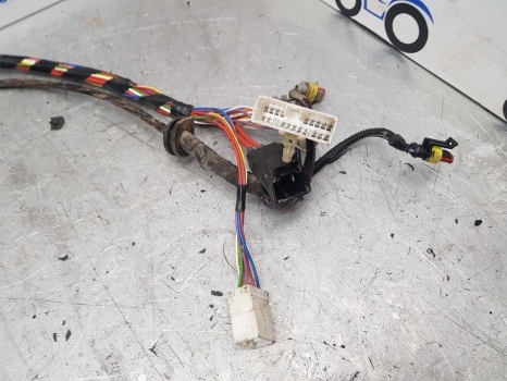 New Holland T5.95, T5.105, T5.115 Wiring Loom, Fuse Box 47778916 - Kabel/ Kawat harness untuk Traktor: gambar 5 New Holland T5.95, T5.105, T5.115 Wiring Loom, Fuse Box 47778916 - Kabel/ Kawat harness untuk Traktor: gambar 5