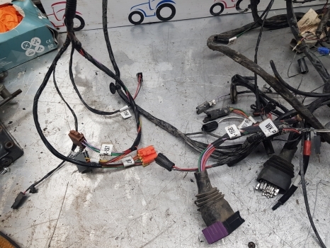 New Holland T7 T7.200 Case Maxxum Puma Cab Roof Wiring Loom 47372235, 84407580 - Kabel/ Kawat harness untuk Traktor: gambar 4 New Holland T7 T7.200 Case Maxxum Puma Cab Roof Wiring Loom 47372235, 84407580 - Kabel/ Kawat harness untuk Traktor: gambar 4