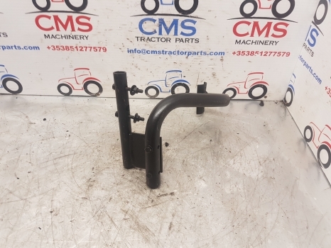 New Holland Td5, T4 Series Td5.105, Indicator Light Bracket Rhs 47670090 - Cahaya/ Pencahayaan untuk Traktor: gambar 1 New Holland Td5, T4 Series Td5.105, Indicator Light Bracket Rhs 47670090 - Cahaya/ Pencahayaan untuk Traktor: gambar 1