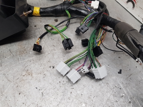 New Holland Tm115, Tm125, Tm135 Hi Lo Cab Wiring Loom Assy 82015224, 82020899 - Kabel/ Kawat harness untuk Traktor: gambar 5 New Holland Tm115, Tm125, Tm135 Hi Lo Cab Wiring Loom Assy 82015224, 82020899 - Kabel/ Kawat harness untuk Traktor: gambar 5