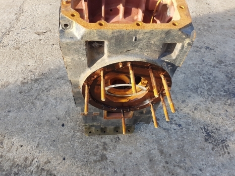 New Holland Tm130, Tm120, Tm140 Transmission Housing 47125398, 44985001 - Gearbox untuk Traktor: gambar 2 New Holland Tm130, Tm120, Tm140 Transmission Housing 47125398, 44985001 - Gearbox untuk Traktor: gambar 2