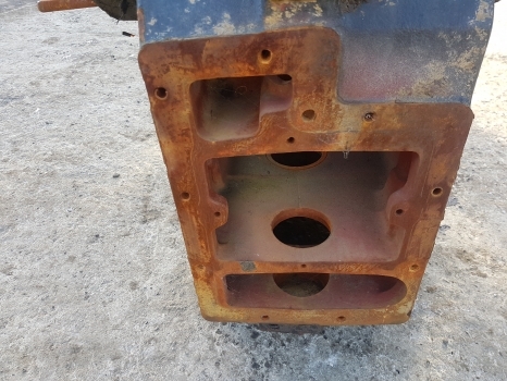 New Holland Tm130, Tm120, Tm140 Transmission Housing 47125398, 44985001 - Gearbox untuk Traktor: gambar 5 New Holland Tm130, Tm120, Tm140 Transmission Housing 47125398, 44985001 - Gearbox untuk Traktor: gambar 5