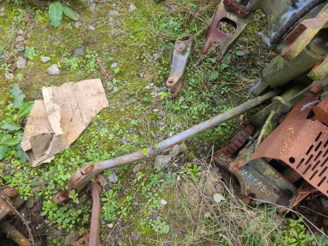 Suku cadang untuk Peralatan pertanian Massey Ferguson 5450 Lift Arm Lhs: gambar 1