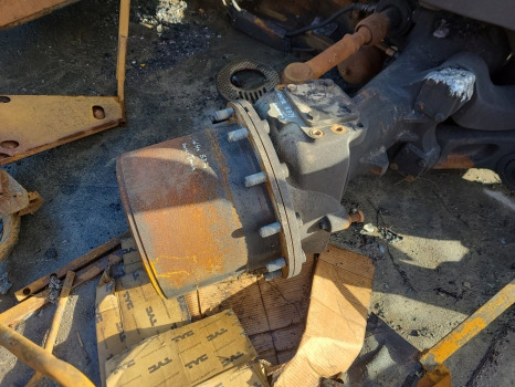 Valtra S374 Front Axle Hub Rhs Complete 770/624 7700609201, 7700610501 - As roda depan: gambar 1 Valtra S374 Front Axle Hub Rhs Complete 770/624 7700609201, 7700610501 - As roda depan: gambar 1