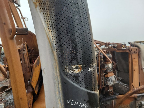 Valtra T174ea Engine exhaust stack pipe - Suku Cadang Mesin untuk Peralatan pertanian: gambar 4 Valtra T174ea Engine exhaust stack pipe - Suku Cadang Mesin untuk Peralatan pertanian: gambar 4