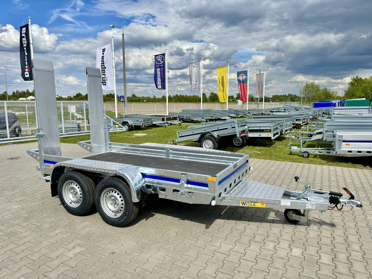 Wiola B2730 GVW 2700 kg machine transporter mini excavator 292x142 cm - Trailer untuk mesin konstruksi: gambar 1 Wiola B2730 GVW 2700 kg machine transporter mini excavator 292x142 cm - Trailer untuk mesin konstruksi: gambar 1