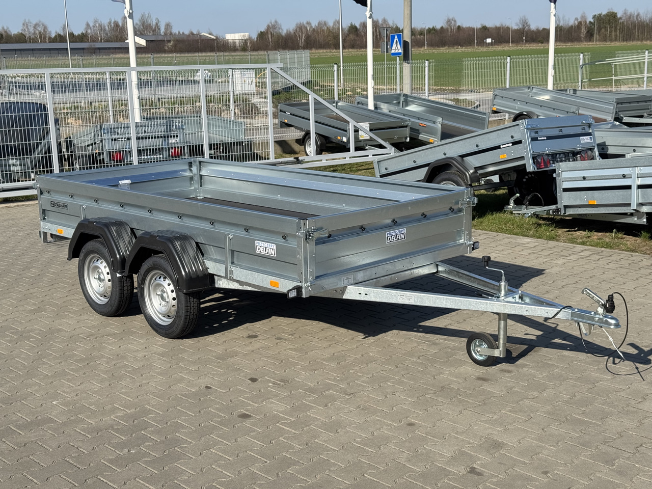 ZASŁAW 300T - przyczepa skrzyniowa 2 osie / 750kg - Trailer mobil: gambar 1 ZASŁAW 300T - przyczepa skrzyniowa 2 osie / 750kg - Trailer mobil: gambar 1