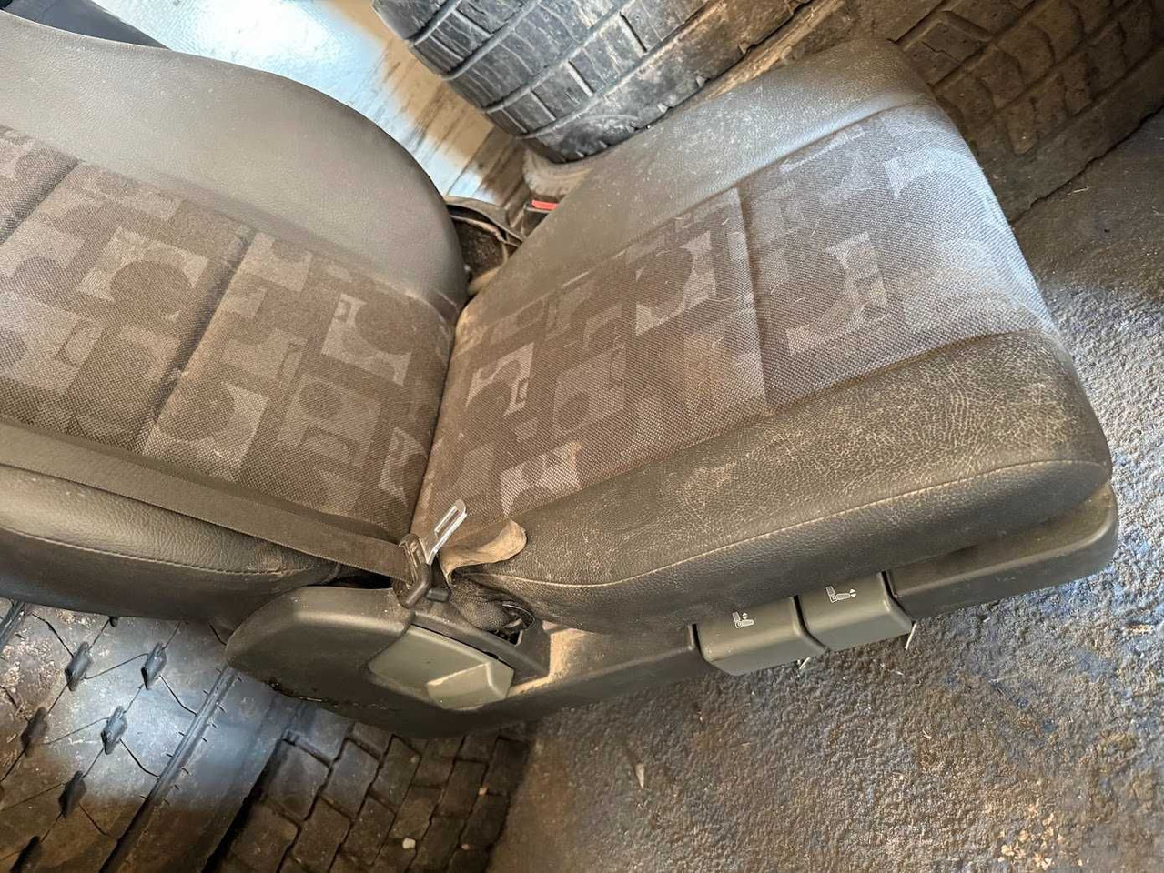 Foteli siedzenia komplet Mercedes Actros nowe - Tempat duduk untuk Truk: gambar 3 Foteli siedzenia komplet Mercedes Actros nowe - Tempat duduk untuk Truk: gambar 3