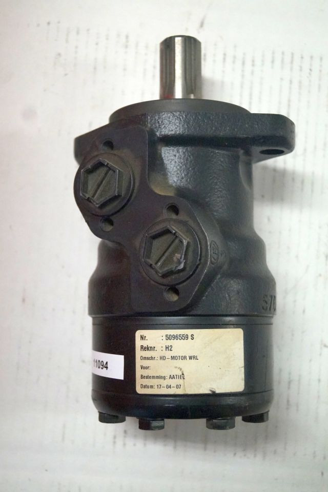 Jungheinrich 26906940 | Stuur motor Steering motor WRL reachtruck till year 2003 Stuur motor Steering motor WRL reachtruck till year 2003 - Motor hidrolik untuk Peralatan untuk menangani material: gambar 1 Jungheinrich 26906940 | Stuur motor Steering motor WRL reachtruck till year 2003 Stuur motor Steering motor WRL reachtruck till year 2003 - Motor hidrolik untuk Peralatan untuk menangani material: gambar 1