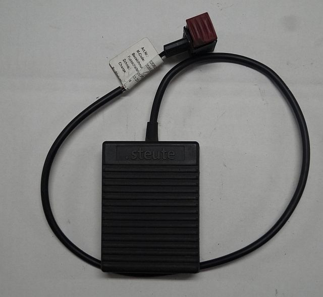 Jungheinrich 51258535 | Voet schakelaar Foot switch Kf1W700 complete with 4 pin Voet schakelaar Foot switch Kf1W700 complete with 4 pin Saab connector with switch contact Steute - Sistem listrik untuk Peralatan untuk menangani material: gambar 1 Jungheinrich 51258535 | Voet schakelaar Foot switch Kf1W700 complete with 4 pin Voet schakelaar Foot switch Kf1W700 complete with 4 pin Saab connector with switch contact Steute - Sistem listrik untuk Peralatan untuk menangani material: gambar 1