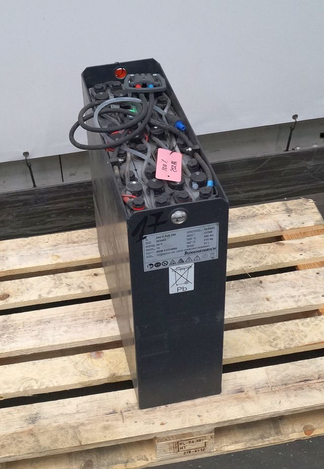 Jungheinrich unknown | Battery 24 2PZS250 year 2022 weight 212 kg sn. 203453 out - Baterai untuk Peralatan untuk menangani material: gambar 1 Jungheinrich unknown | Battery 24 2PZS250 year 2022 weight 212 kg sn. 203453 out - Baterai untuk Peralatan untuk menangani material: gambar 1