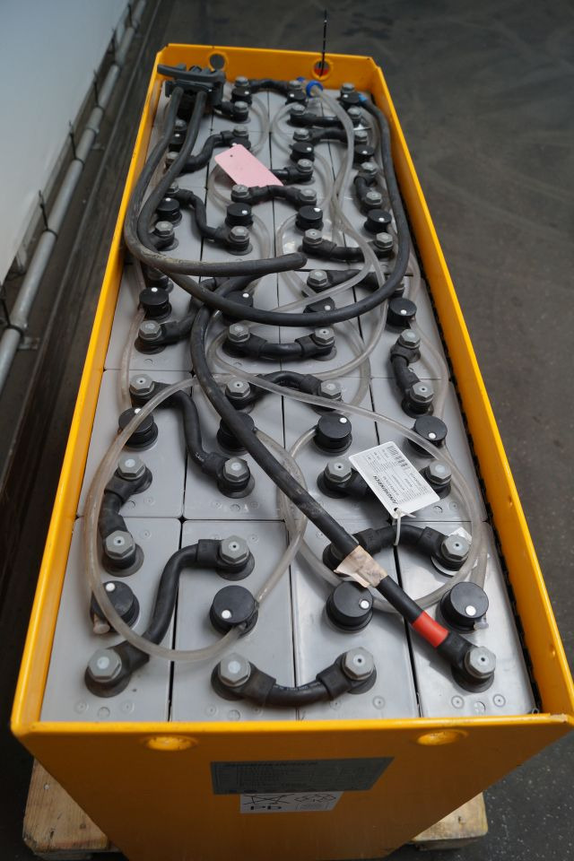 Jungheinrich unknown | Battery 48V775Ah 05-EPZS775SC Year 2024 weight 1135 kg sn - Baterai untuk Peralatan untuk menangani material: gambar 2 Jungheinrich unknown | Battery 48V775Ah 05-EPZS775SC Year 2024 weight 1135 kg sn - Baterai untuk Peralatan untuk menangani material: gambar 2