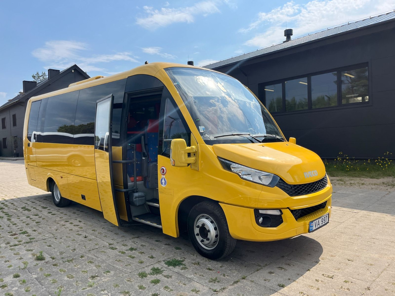 Iveco Rosero First / 24+1+1 / Telma/ EURO6 - Bus pariwisata: gambar 1 Iveco Rosero First / 24+1+1 / Telma/ EURO6 - Bus pariwisata: gambar 1