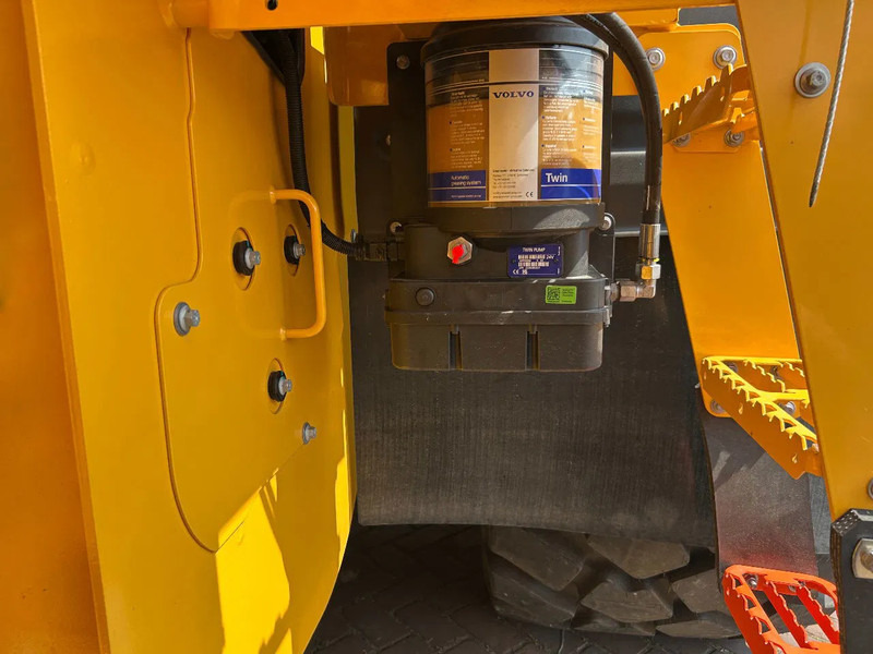 Wheel loader baru Volvo L120 H2 UNUSED Michelin 750/65: gambar 11