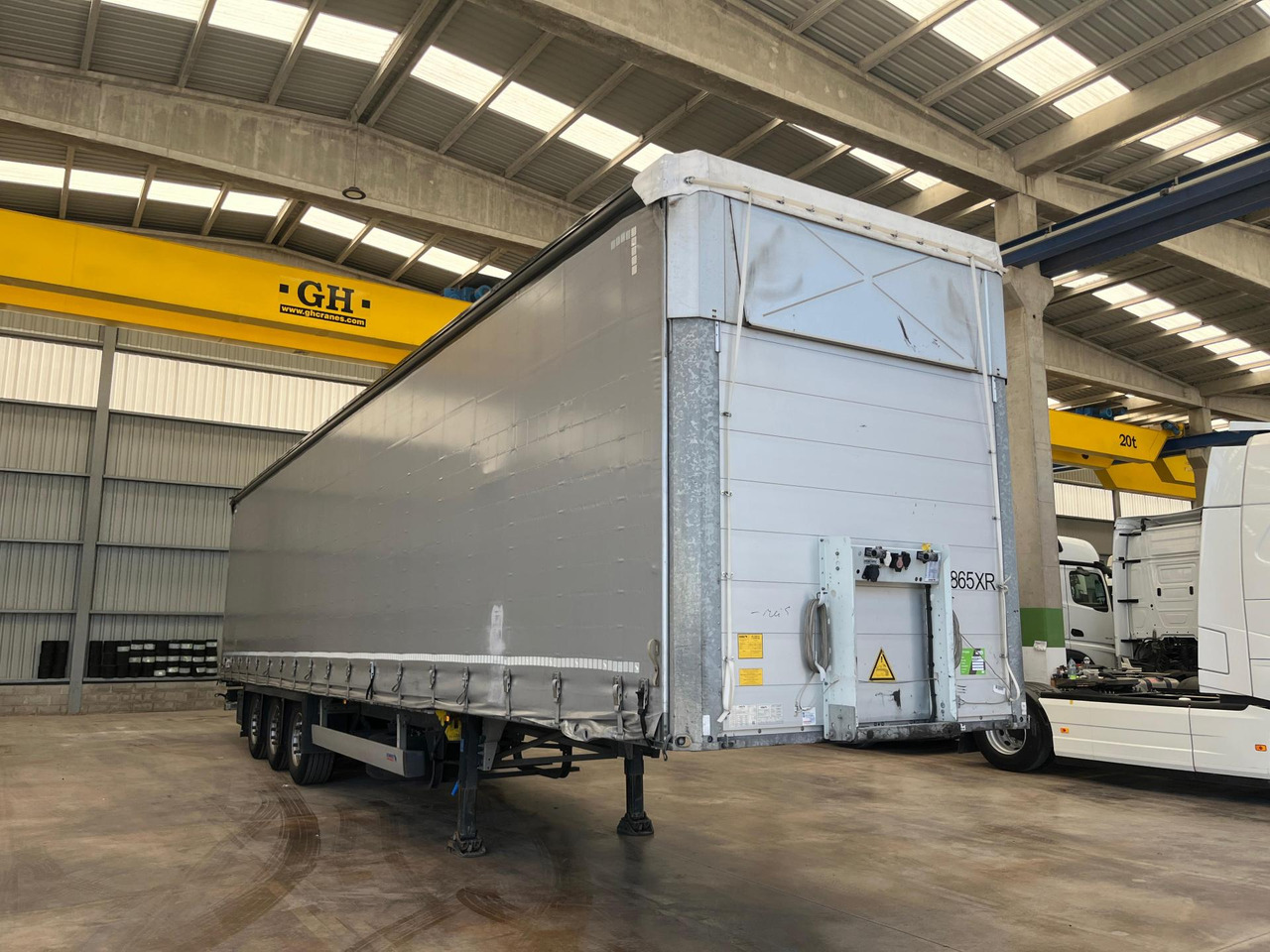 Schmitz Cargobull SCS24/L Varios - Semi-trailer dengan terpal samping: gambar 2 Schmitz Cargobull SCS24/L Varios - Semi-trailer dengan terpal samping: gambar 2
