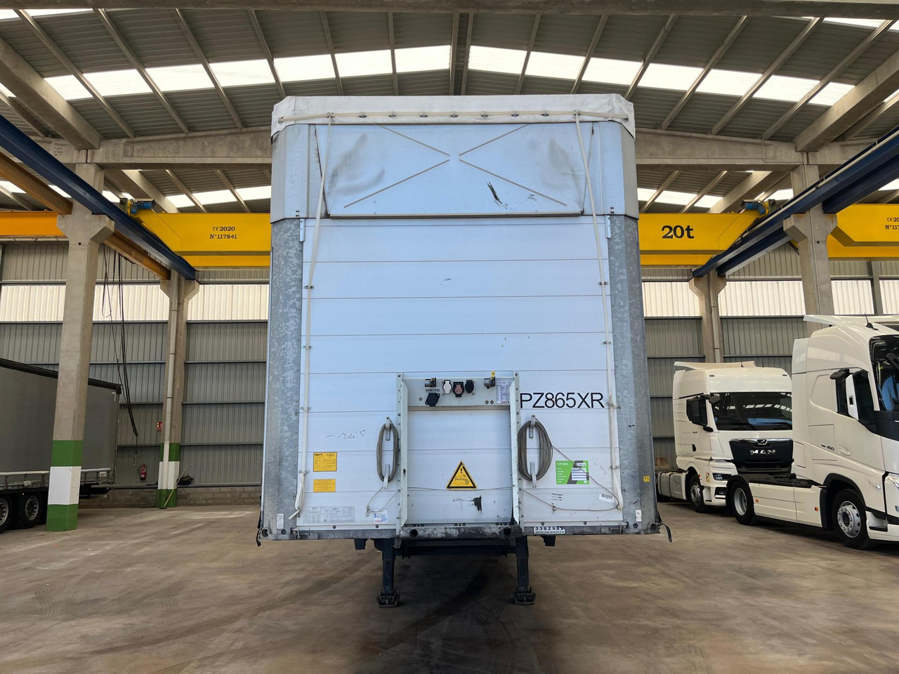 Schmitz Cargobull SCS24/L Varios - Semi-trailer dengan terpal samping: gambar 3 Schmitz Cargobull SCS24/L Varios - Semi-trailer dengan terpal samping: gambar 3