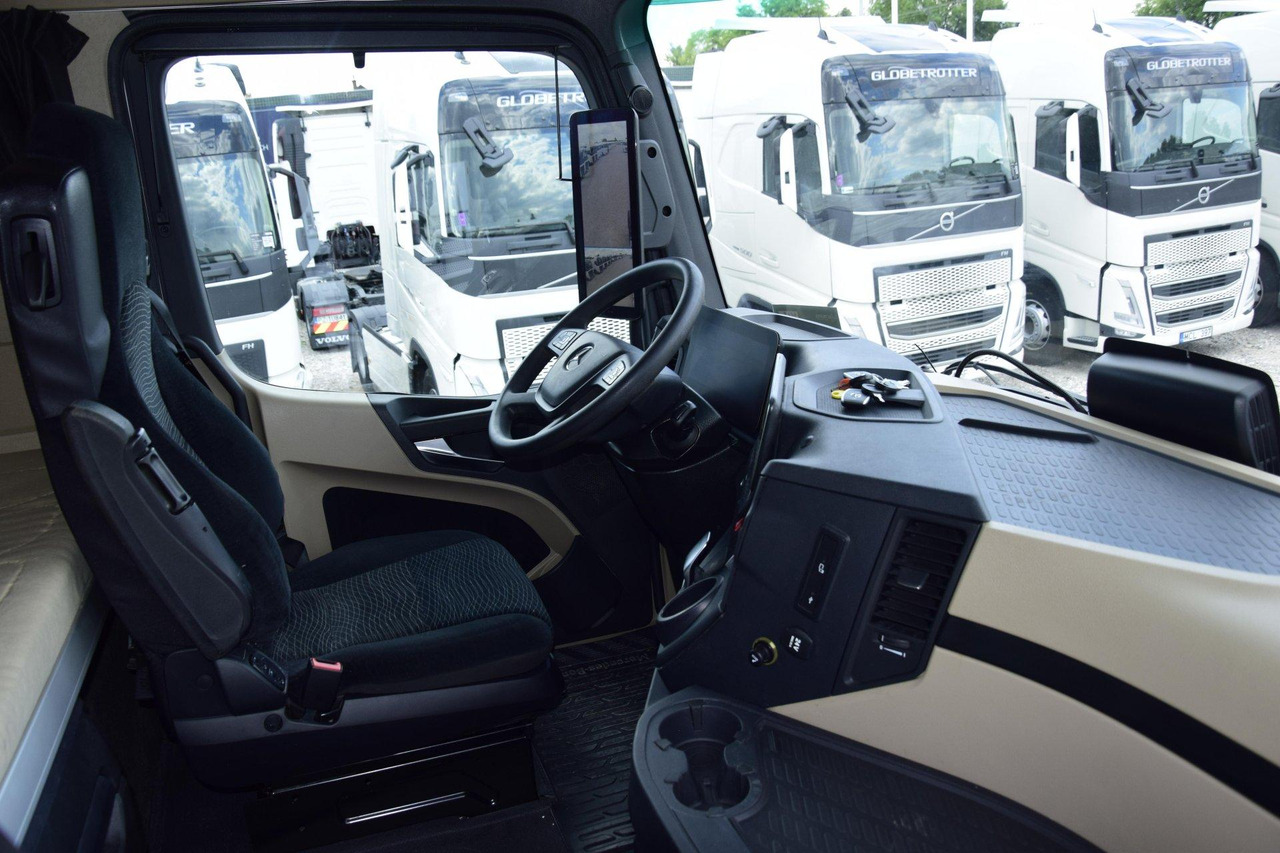 Interior photo 1: Leasing Mercedes-Benz Actros 5 1845 BigSpace Mercedes-Benz Actros 5 1845 BigSpace