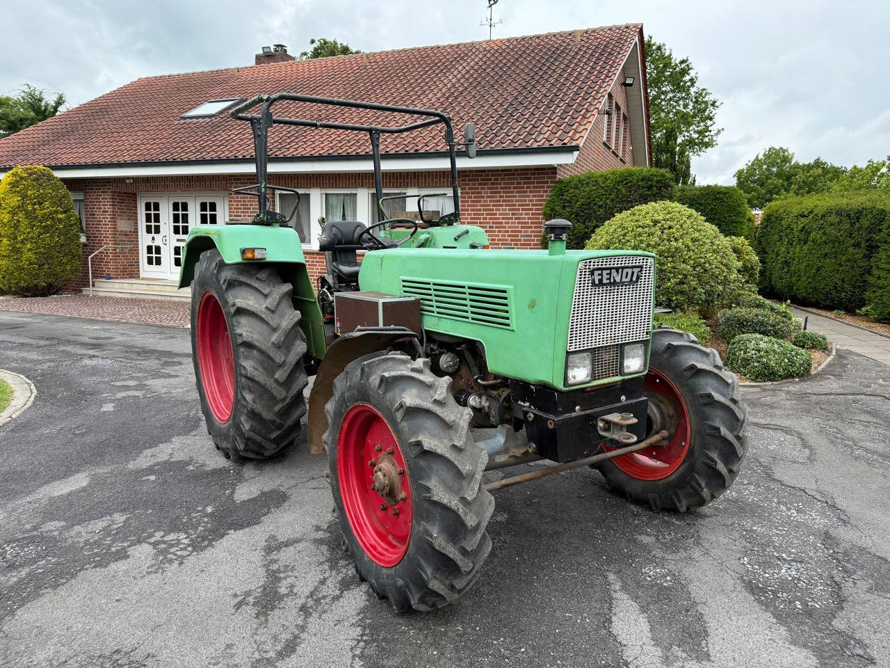 Fendt Farmer 106 (FWA 268S) - Traktor: gambar 1 Fendt Farmer 106 (FWA 268S) - Traktor: gambar 1