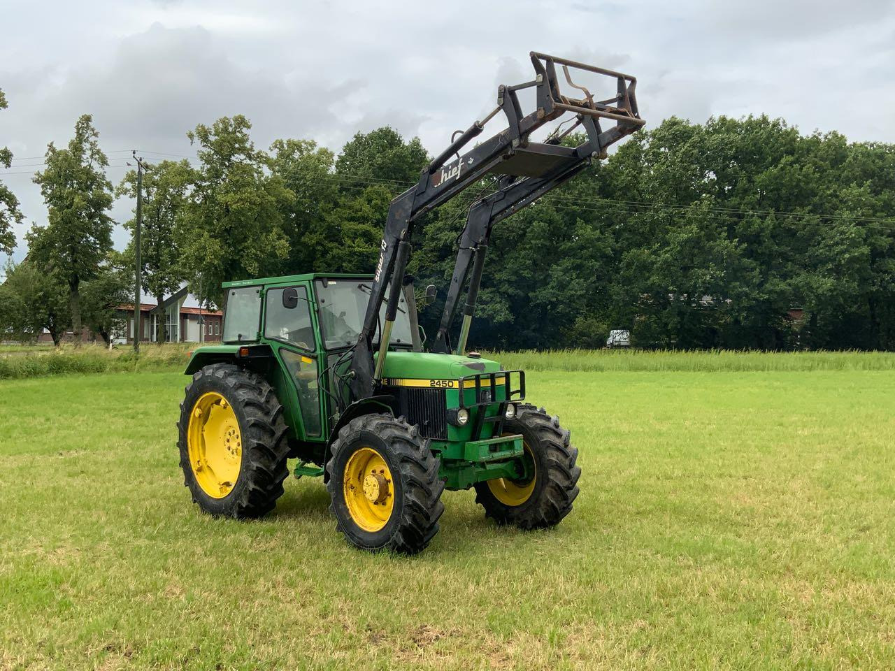 John Deere 2450A - Traktor: gambar 1 John Deere 2450A - Traktor: gambar 1