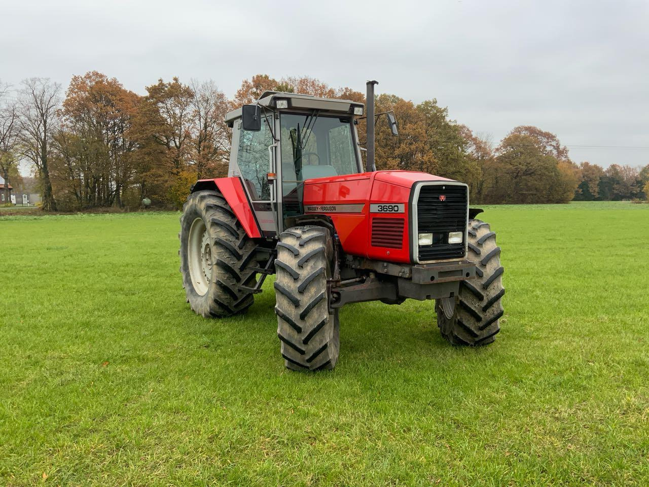Massey Ferguson MF 3690 - Traktor: gambar 1 Massey Ferguson MF 3690 - Traktor: gambar 1