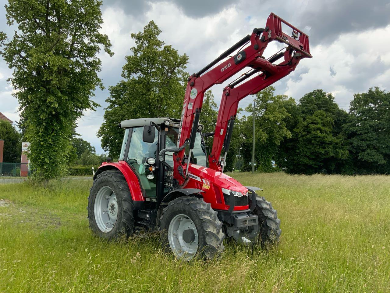 Massey Ferguson MF 5613 Dyna6 Efficient - Traktor: gambar 2 Massey Ferguson MF 5613 Dyna6 Efficient - Traktor: gambar 2