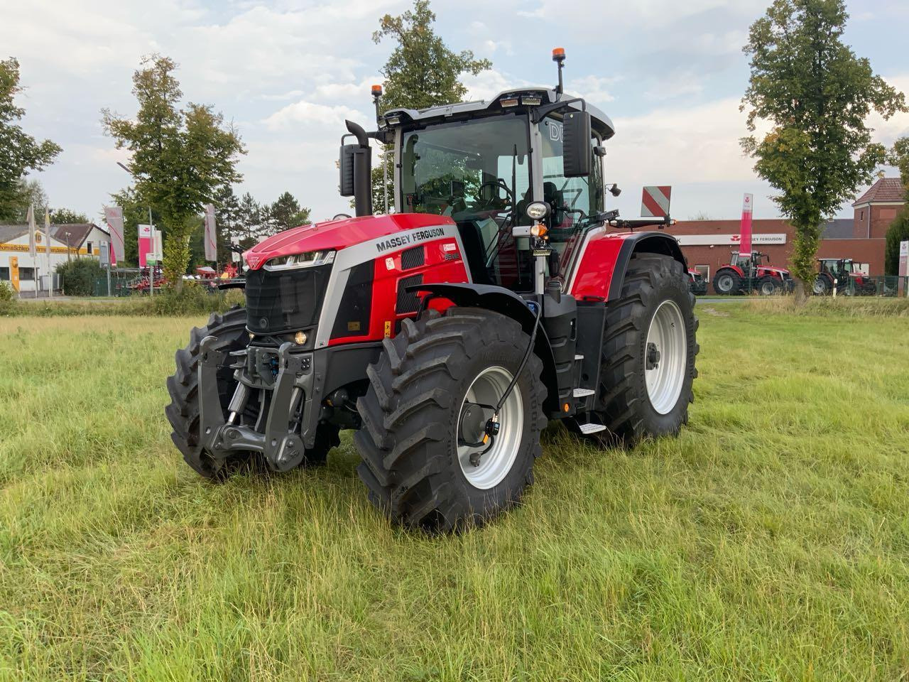 Massey Ferguson MF 8S.265 DYNA-VT - Traktor: gambar 4 Massey Ferguson MF 8S.265 DYNA-VT - Traktor: gambar 4