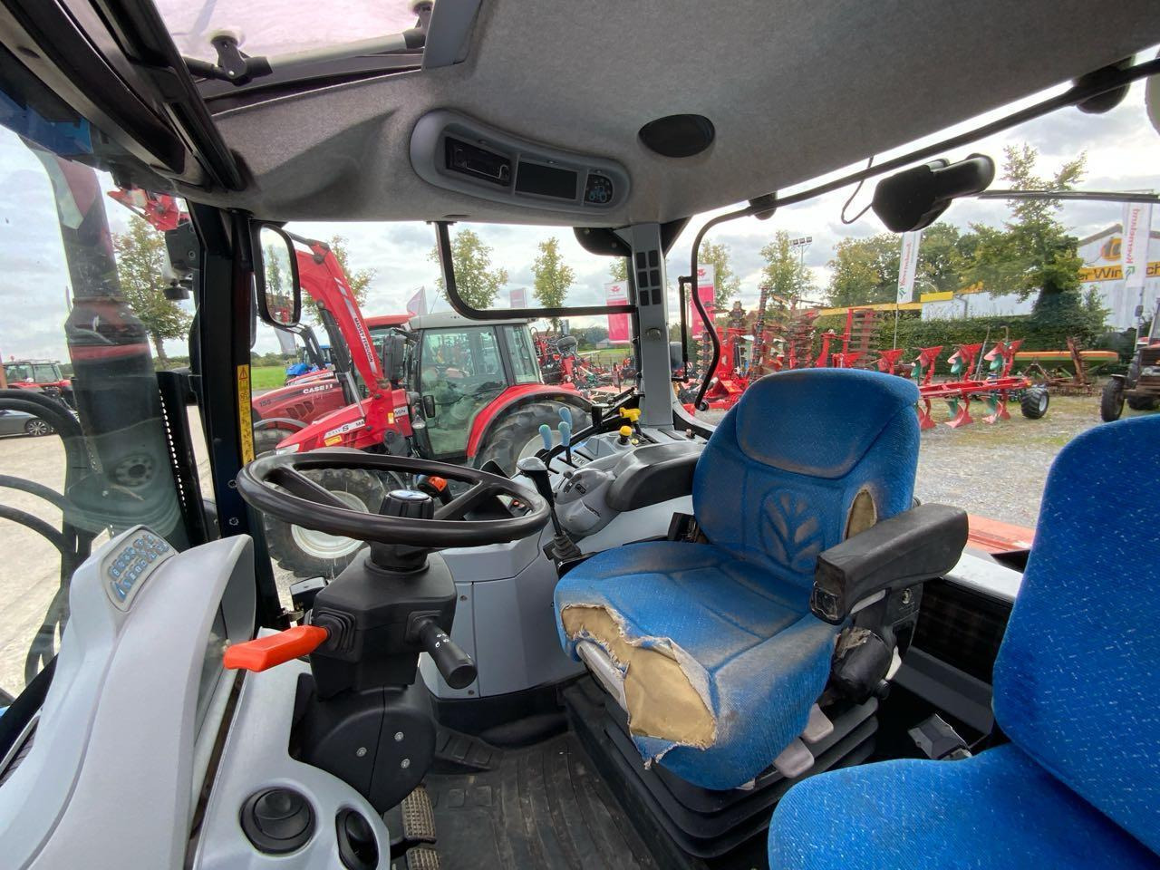 New Holland T6020 Elite - Traktor: gambar 2 New Holland T6020 Elite - Traktor: gambar 2