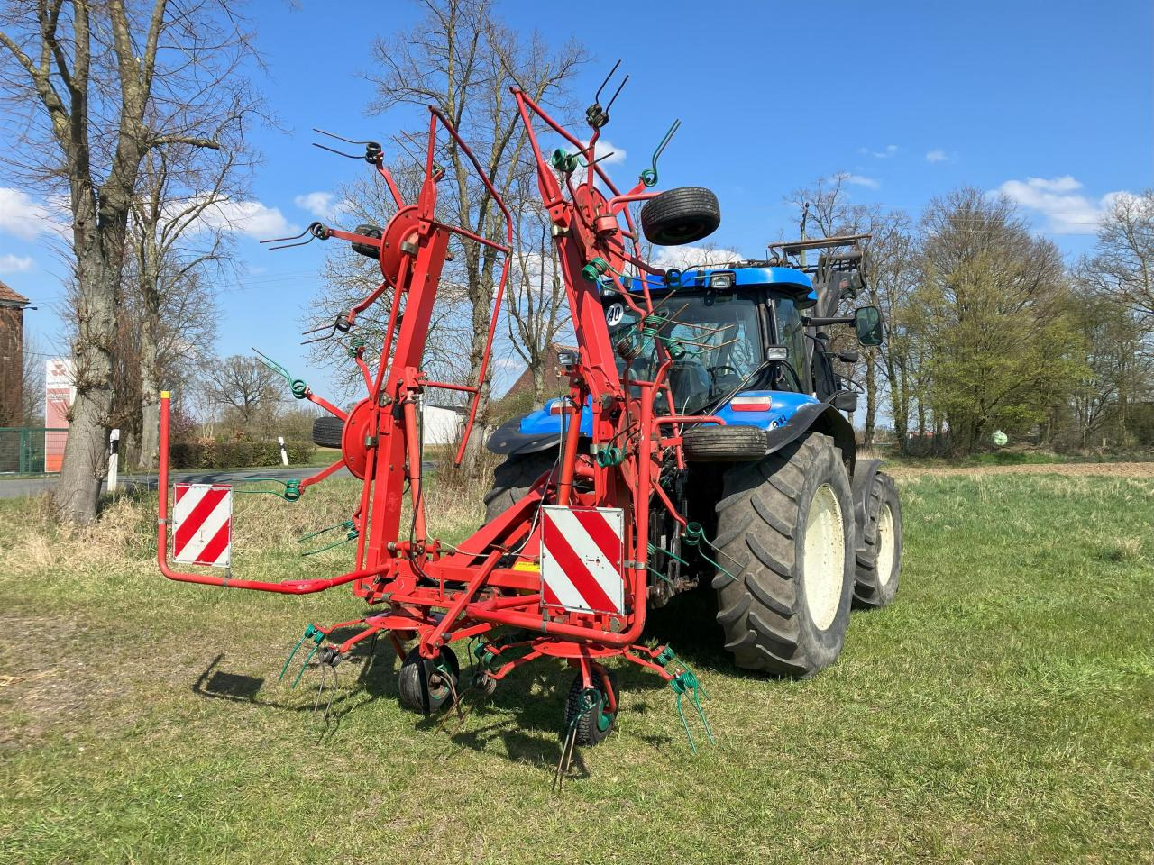 Taarup 6592 - Tedder/ Menyapu: gambar 2 Taarup 6592 - Tedder/ Menyapu: gambar 2