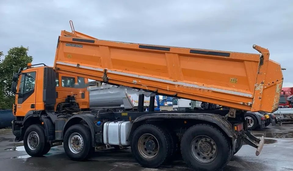 Iveco Trakker 450 E6 / BB/ 8x4 / Wywrotka Meiller 3-stronna / Bordmatik / Automat / Retarder - Truk jungkit: gambar 4 Iveco Trakker 450 E6 / BB/ 8x4 / Wywrotka Meiller 3-stronna / Bordmatik / Automat / Retarder - Truk jungkit: gambar 4